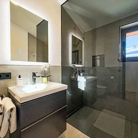 Апартаменти Glacier Loft Kitzsteinhorn 1 By Interhome